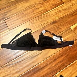 Women’s Nine West black lace bra. New! Size medium